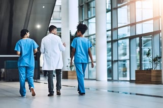 Como reduzir a pegada de carbono de um hospital sem comprometer sua operação?