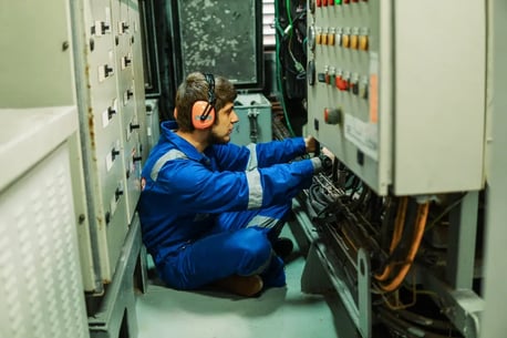 Saiba como resolver o desperdício de energia na sua empresa