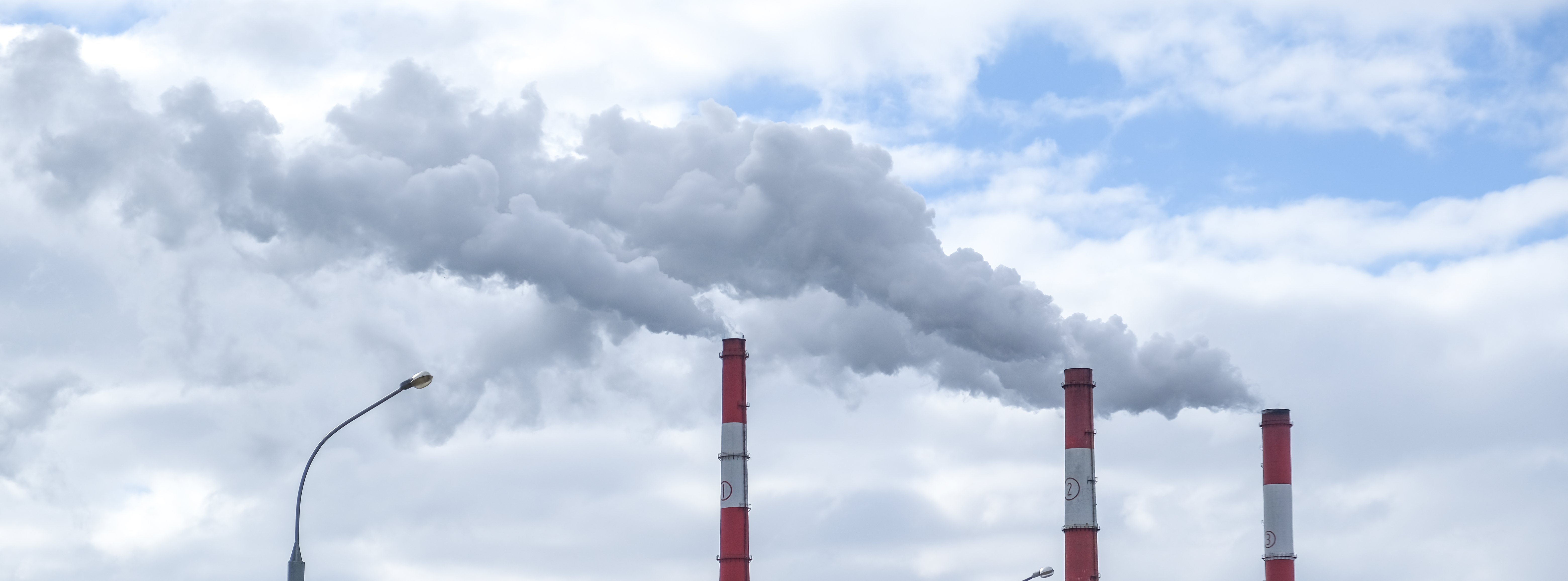 modern-large-thermal-power-plant-smoke-from-heatin-2022-11-09-22-12-58-utc