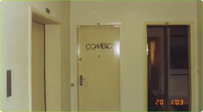 comerc - o começo 2001 - porta amarela