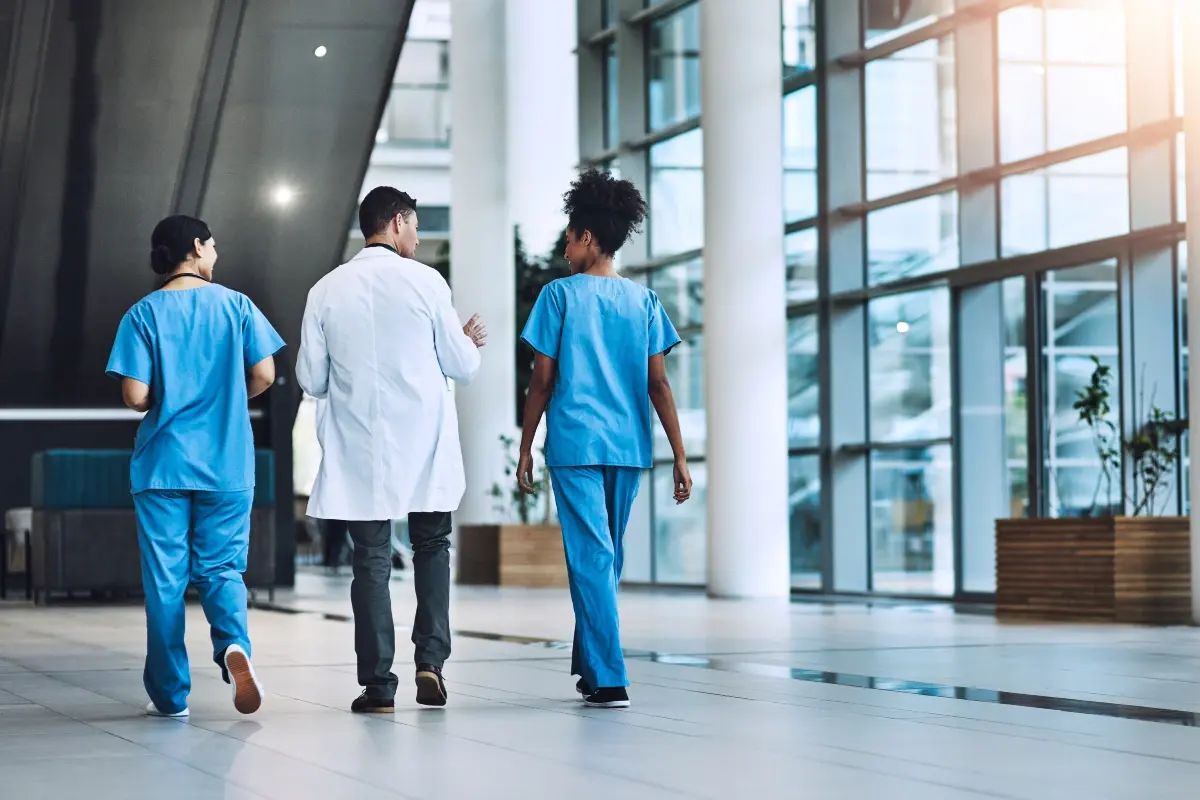 Como reduzir a pegada de carbono de um hospital sem comprometer sua operação?